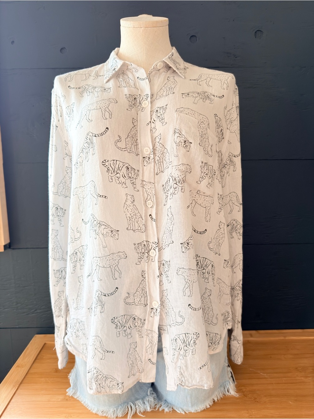 🐯Rails Charli Ivory Jungle Cats Button-Down Shirt Size Small🐯
